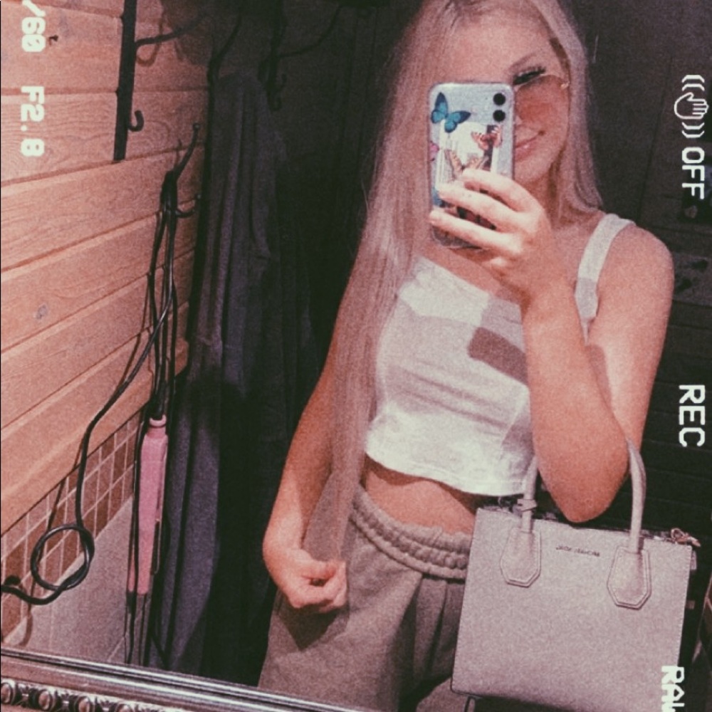 Meet your Posher, Emma-lee